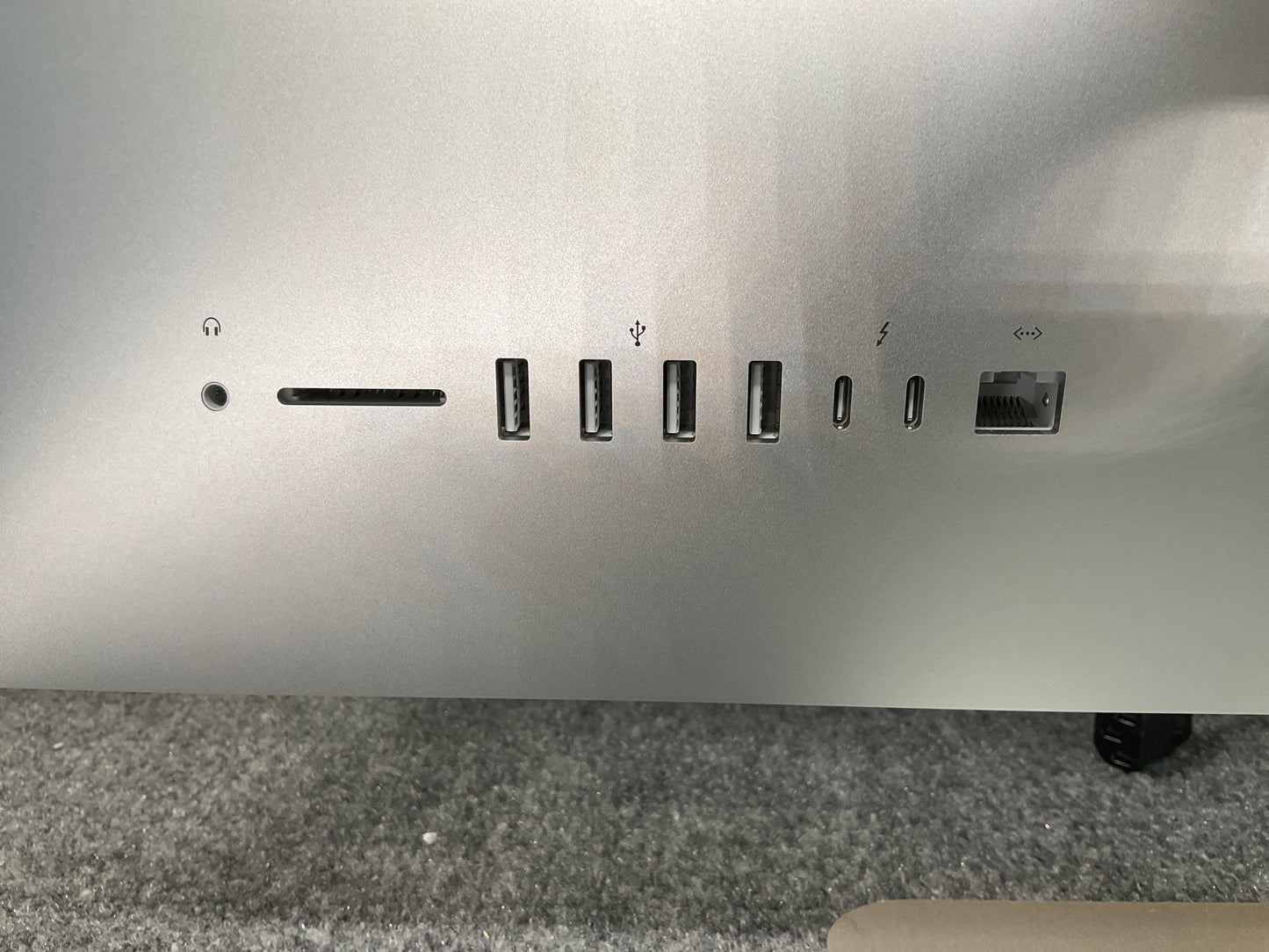 ♥ New, Open Box - iMac 21in 4K i5-8500 8GB / 1TB RP560X(4GB) MRT42LL/A (2019)