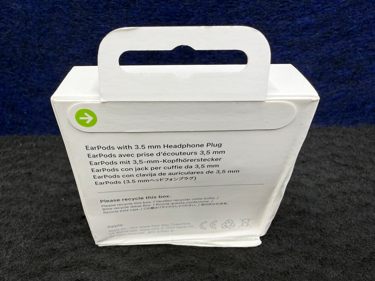♥ New, Factory Sealed - Apple EarPods with 3.5mm Plug  MWU53AM/A