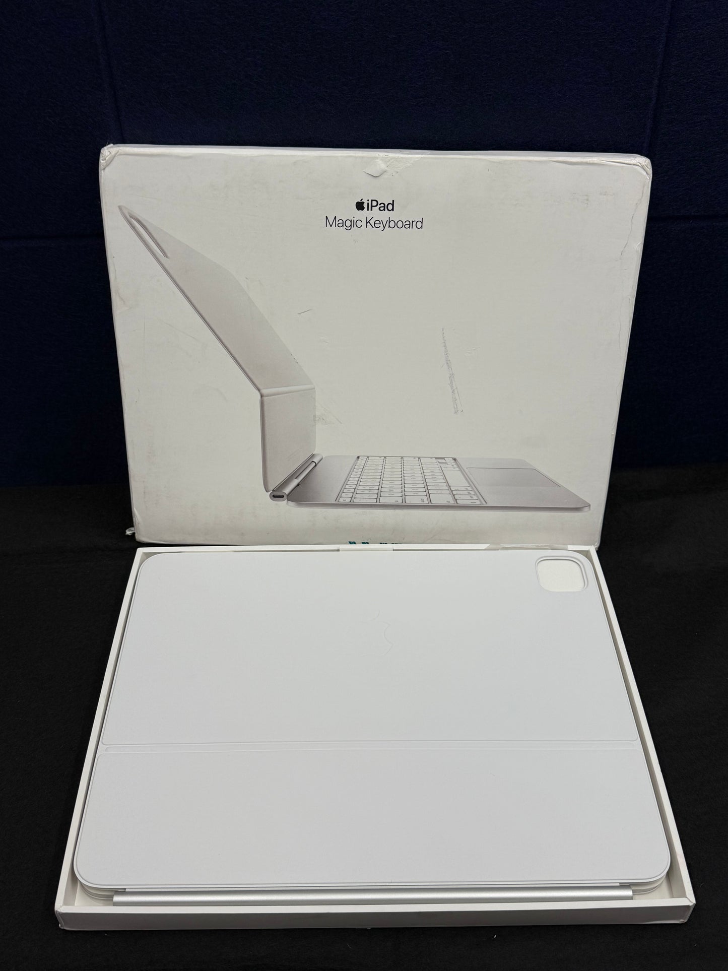♥ New, Open Box - Apple Magic Keyboard for 13" iPad Pro M4 (White, US English) MWR43LL/A