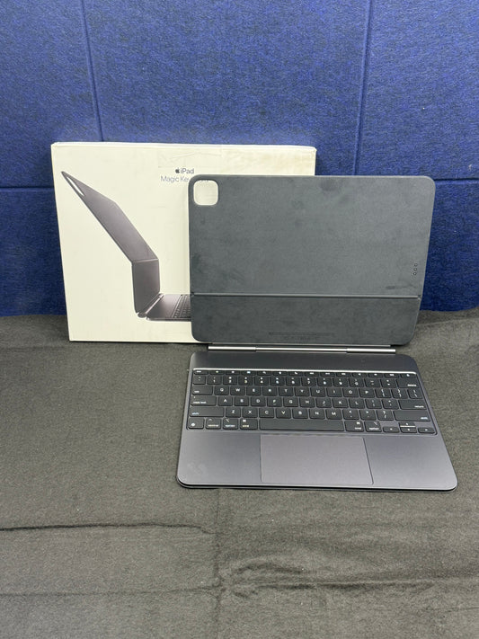 ♥ New, Open Box - Apple Magic Keyboard (iPad Pro 13/M4 & M5/black) MWR53LL/A