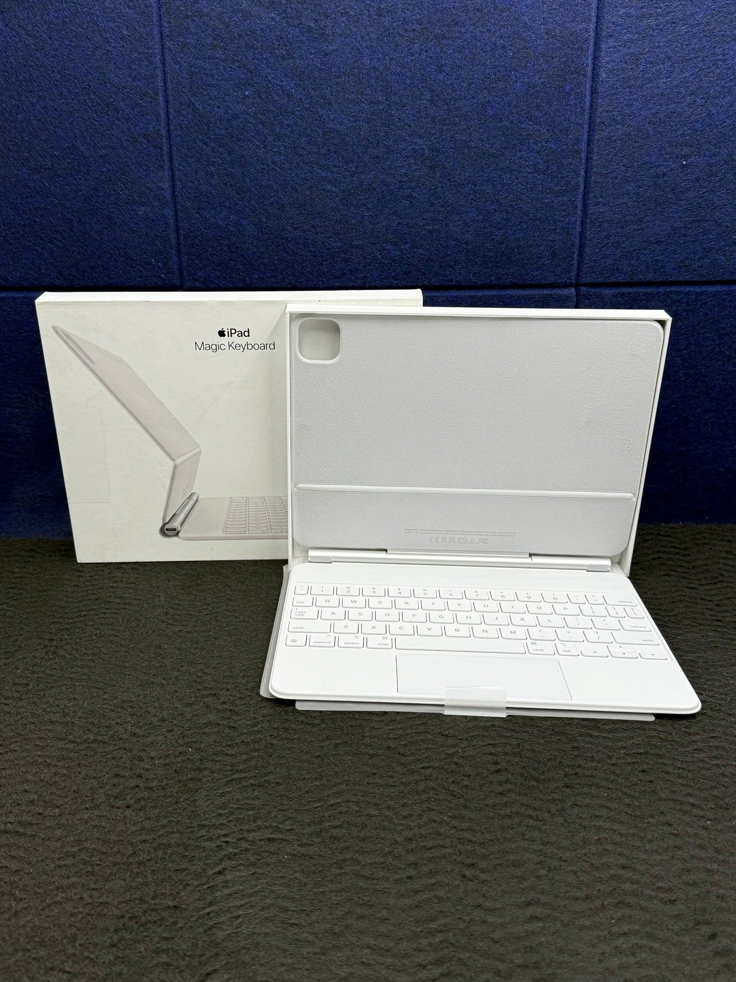 ♥ New, Open Box - Apple Magic Keyboard for 11" iPad Pro (White, English) MJQJ3LL/A