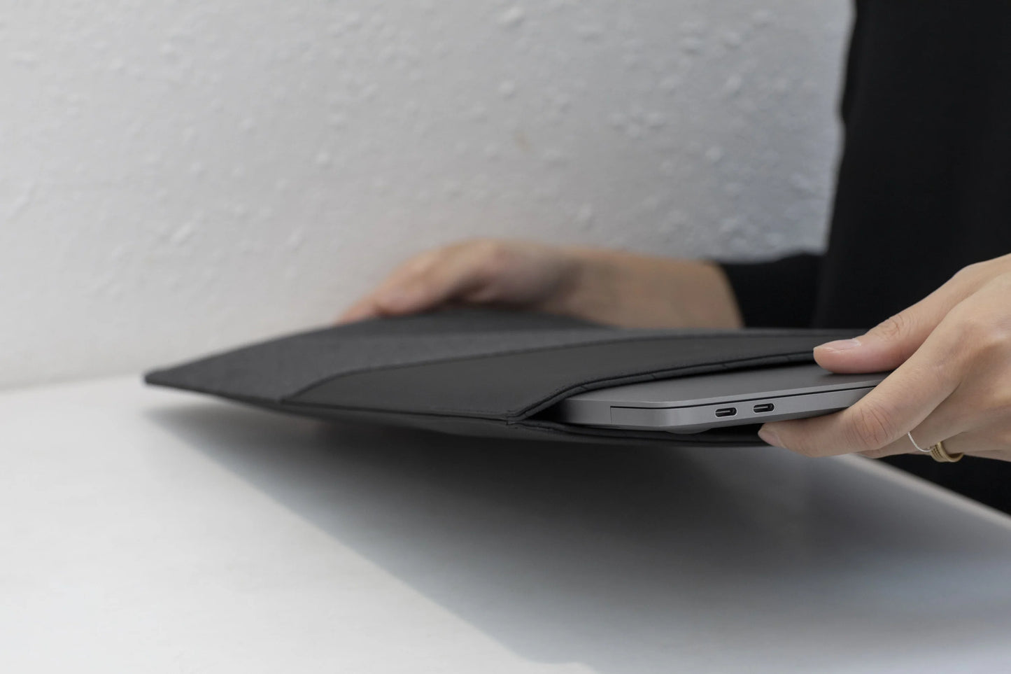 Native Union Stow Slim Sleeve for MacBook Pro 14in - Slate