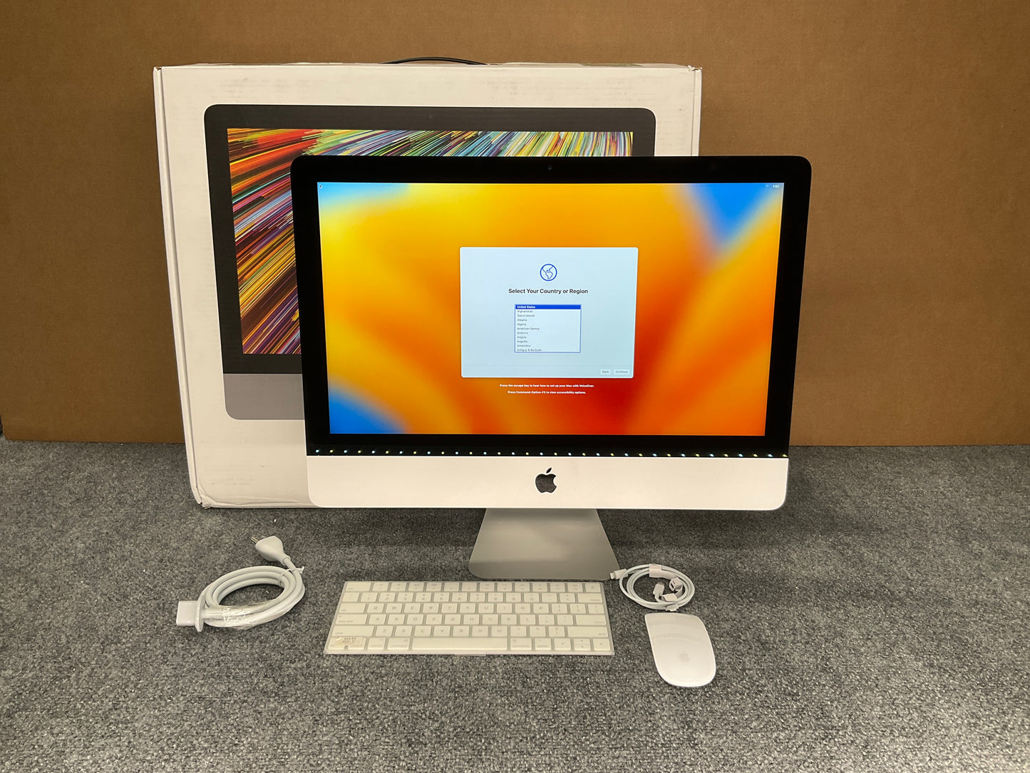 ♥ New, Open Box - iMac 21in 4K i5-8500 8GB / 1TB RP560X(4GB) MRT42LL/A (2019)