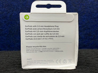 ♥ New, Factory Sealed - Apple EarPods with 3.5mm Plug  MWU53AM/A