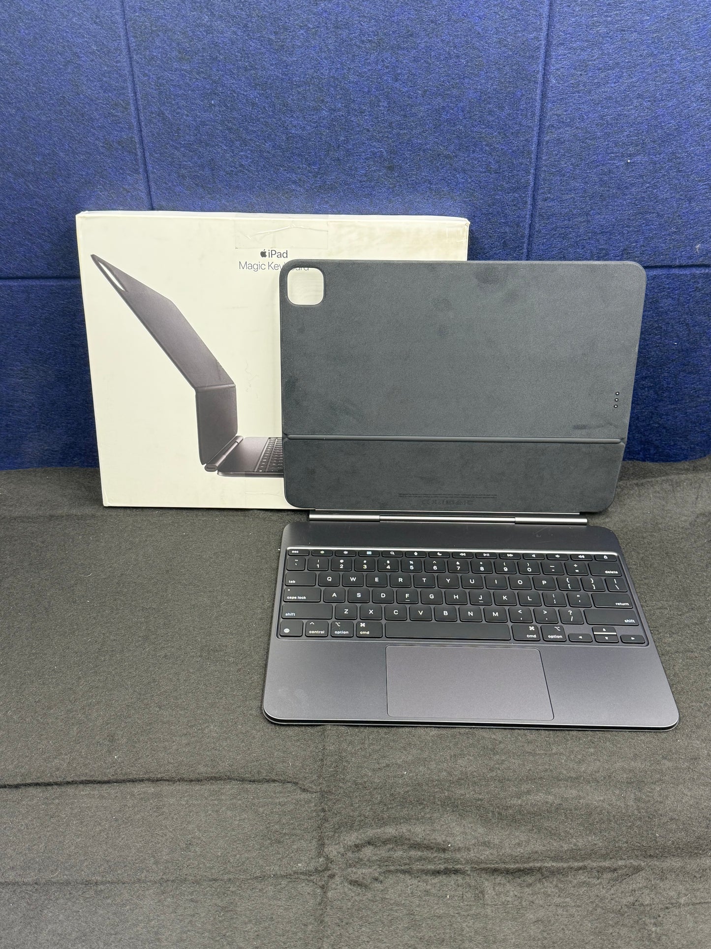 ♥ New, Open Box - Apple Magic Keyboard (iPad Pro 13/M4/black) MWR53LL/A