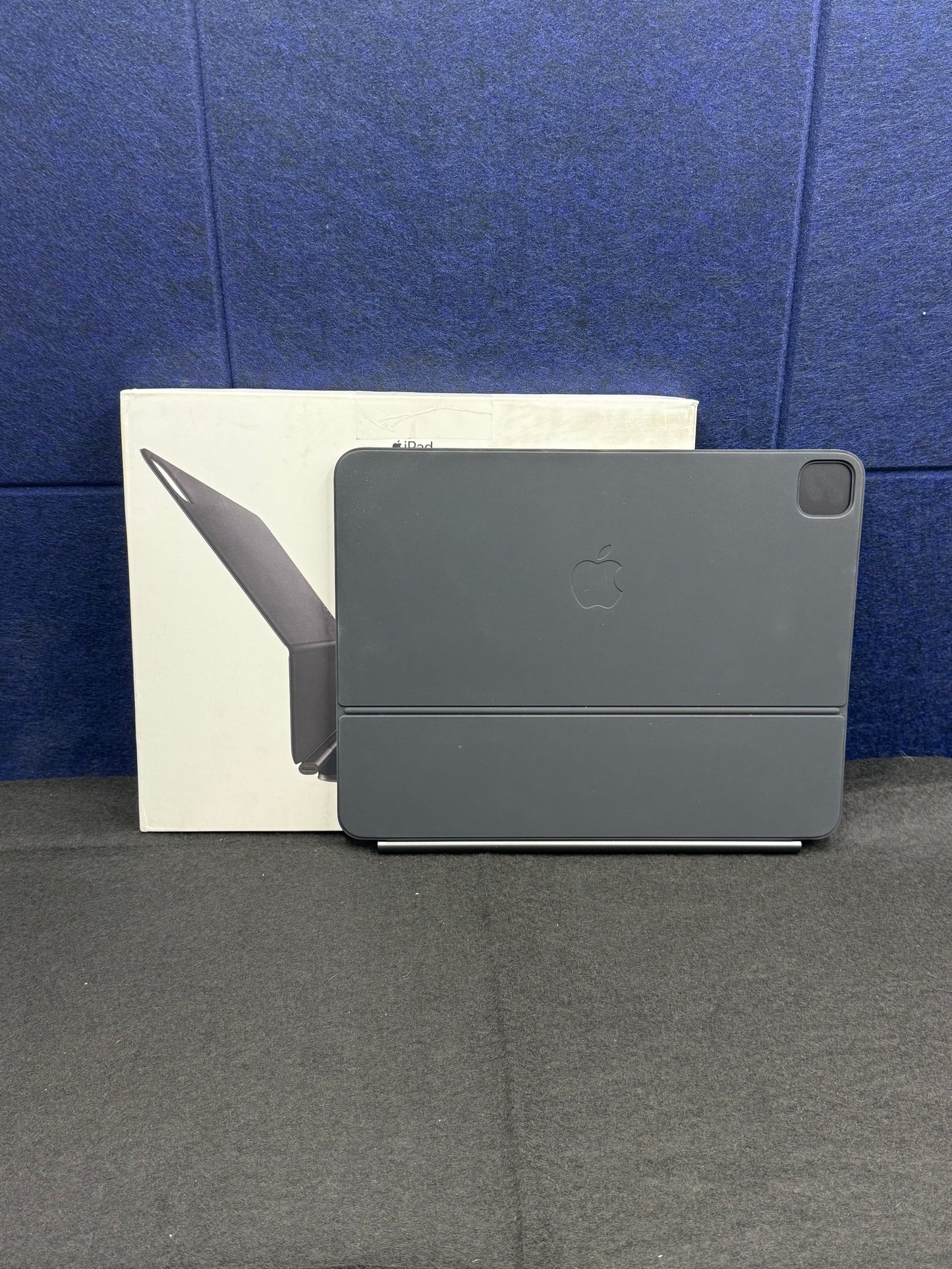 ♥ New, Open Box - Apple Magic Keyboard (iPad Pro 13/M4/black) MWR53LL/A