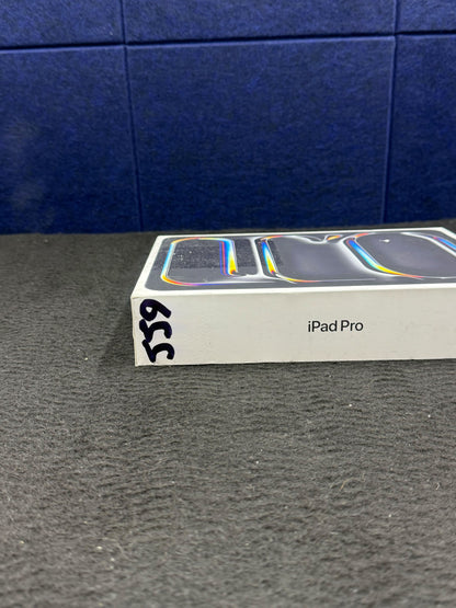 ♥ New, Factory Sealed - iPad Pro M511-Inch 256GB WiFi + Cellular Space Black ME2N4LL/A