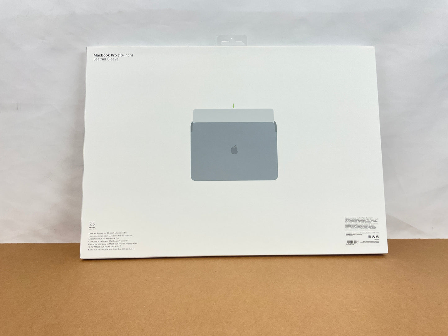 ♥ New, Factory Sealed - Apple Leather Sleeve for 16" MacBook Pro (Saddle Brown) MWV92ZM/A
