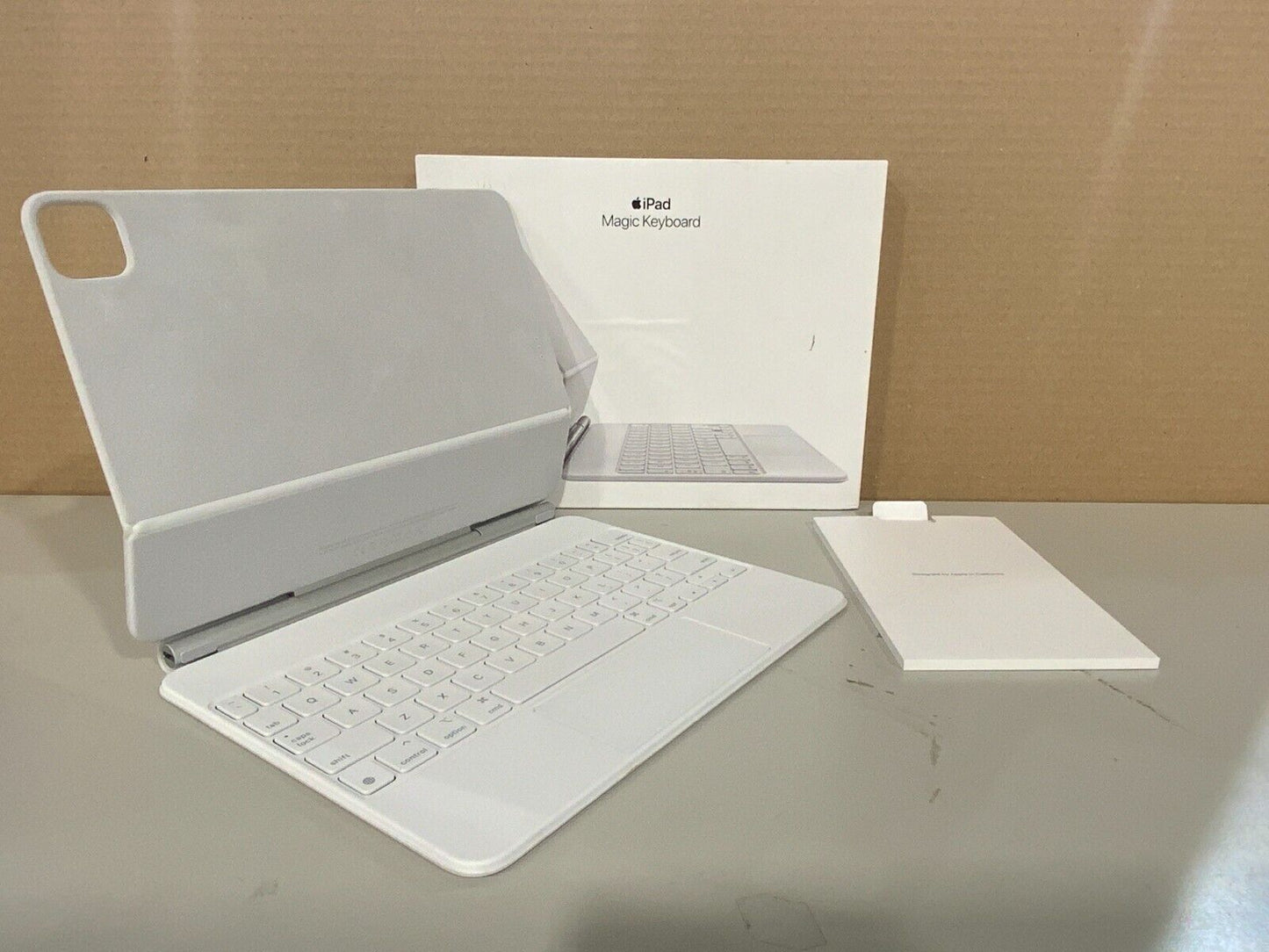 ♥ New, Open Box - Apple Magic Keyboard for 11" iPad Pro (White, English) MJQJ3LL/A